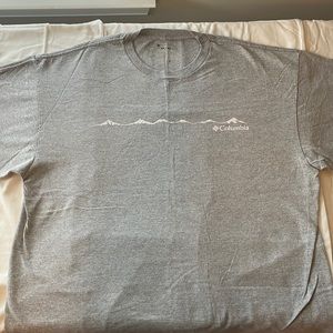 Like new Columbia mens t shirt XL short sleeve